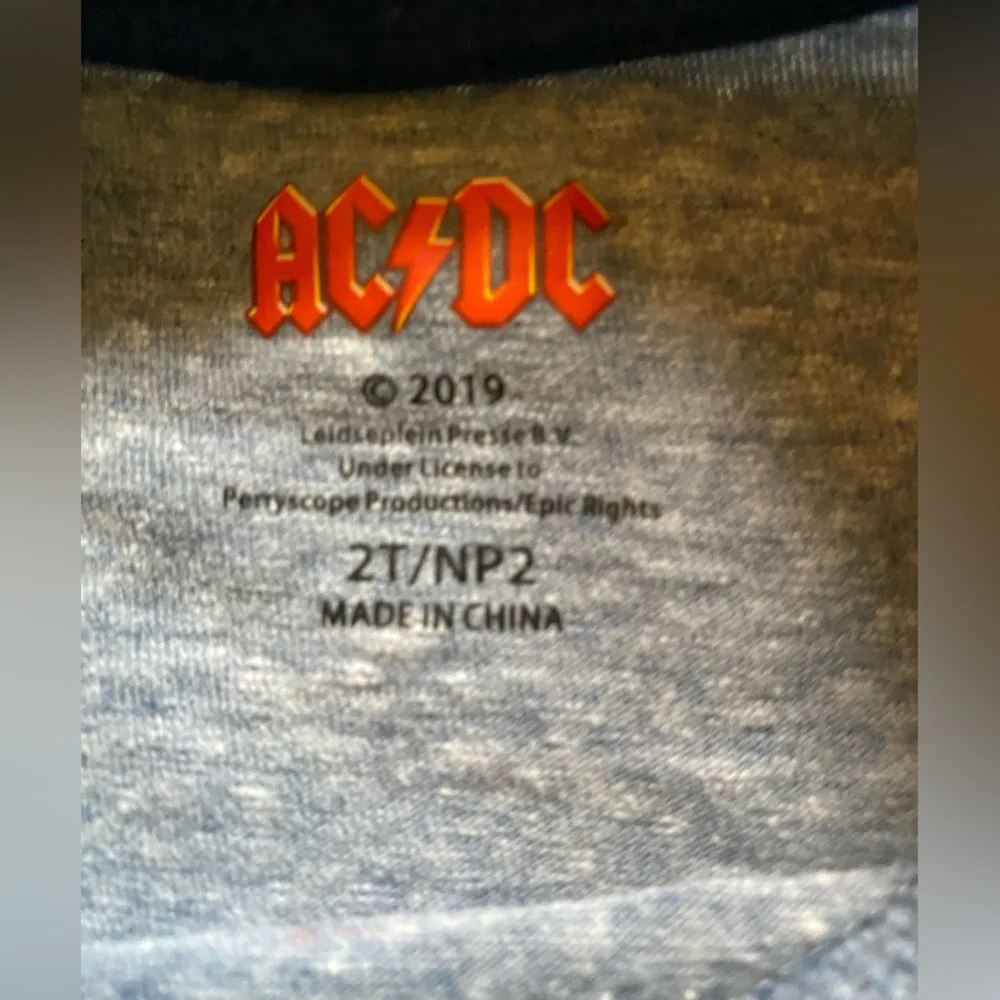 AC/DC - Picture 2 of 2